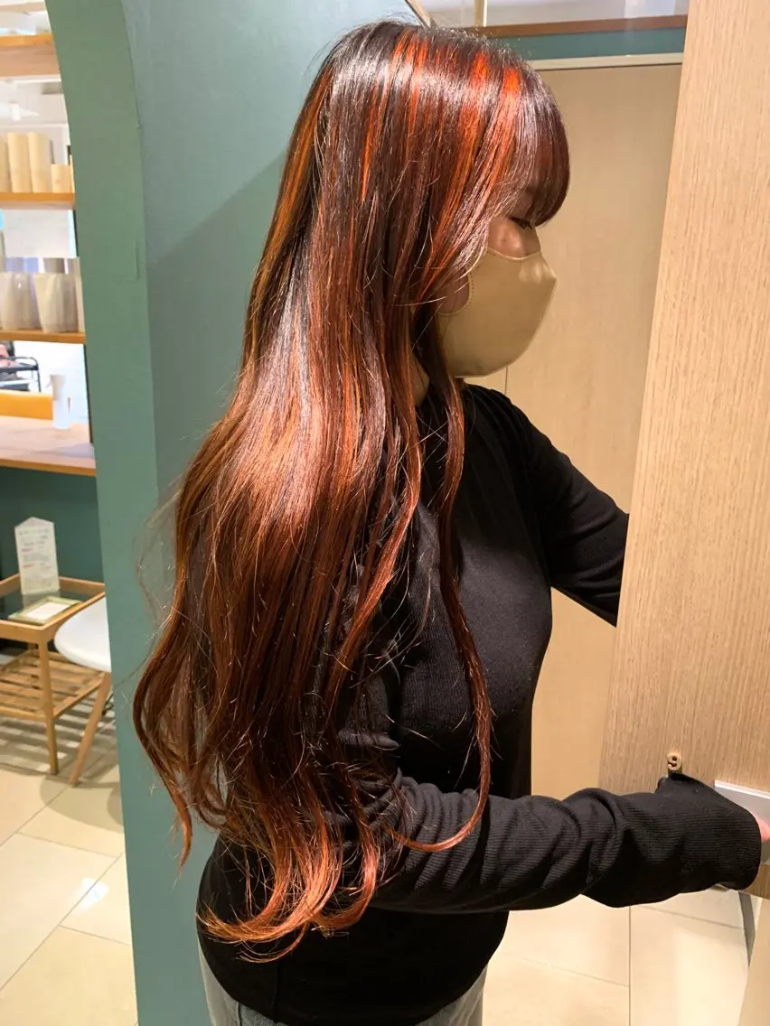 ロング ハイライト カット ヘアカラー トリートメント ミルクティーベージュ の魔術師 manaeのヘアスタイル