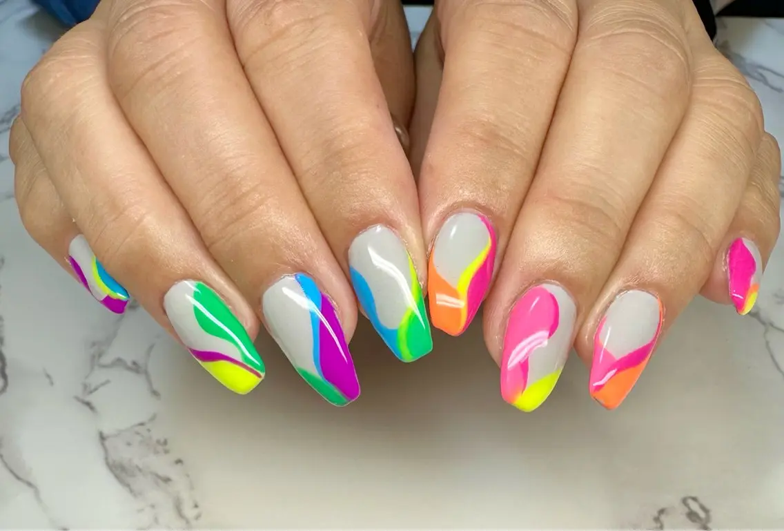 ネイル オーロラネイル フレンチネイル マグネットネイル ニュアンスネイル ワンカラーネイル Mai’s nailのネイルデザイン