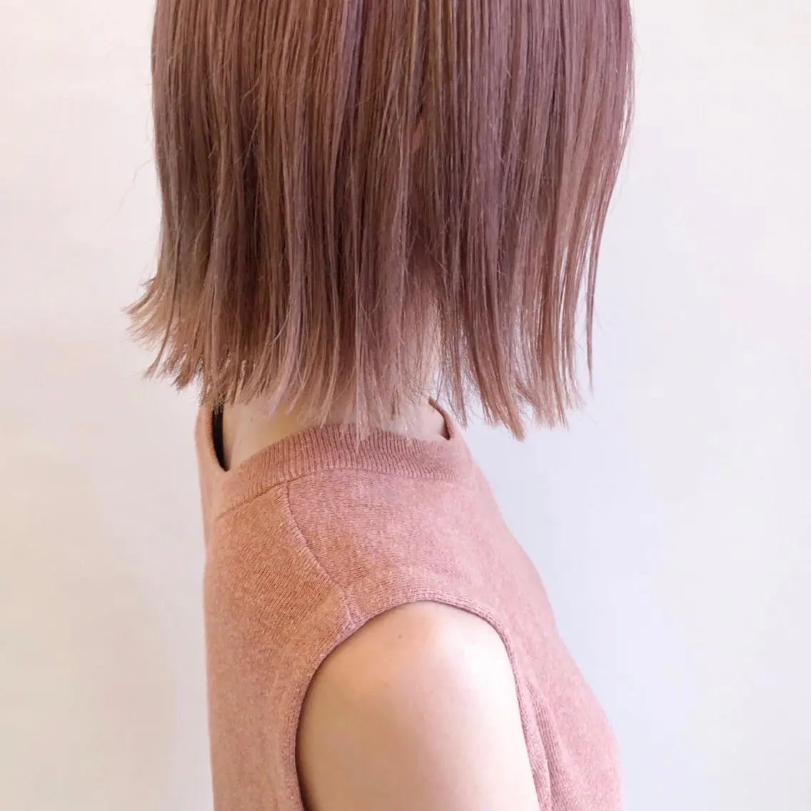 ミディアム カラー ベージュカラー ブリーチ ピンクカラー ピンクベージュ カット ヘアカラー 齋藤 咲のヘアスタイル
