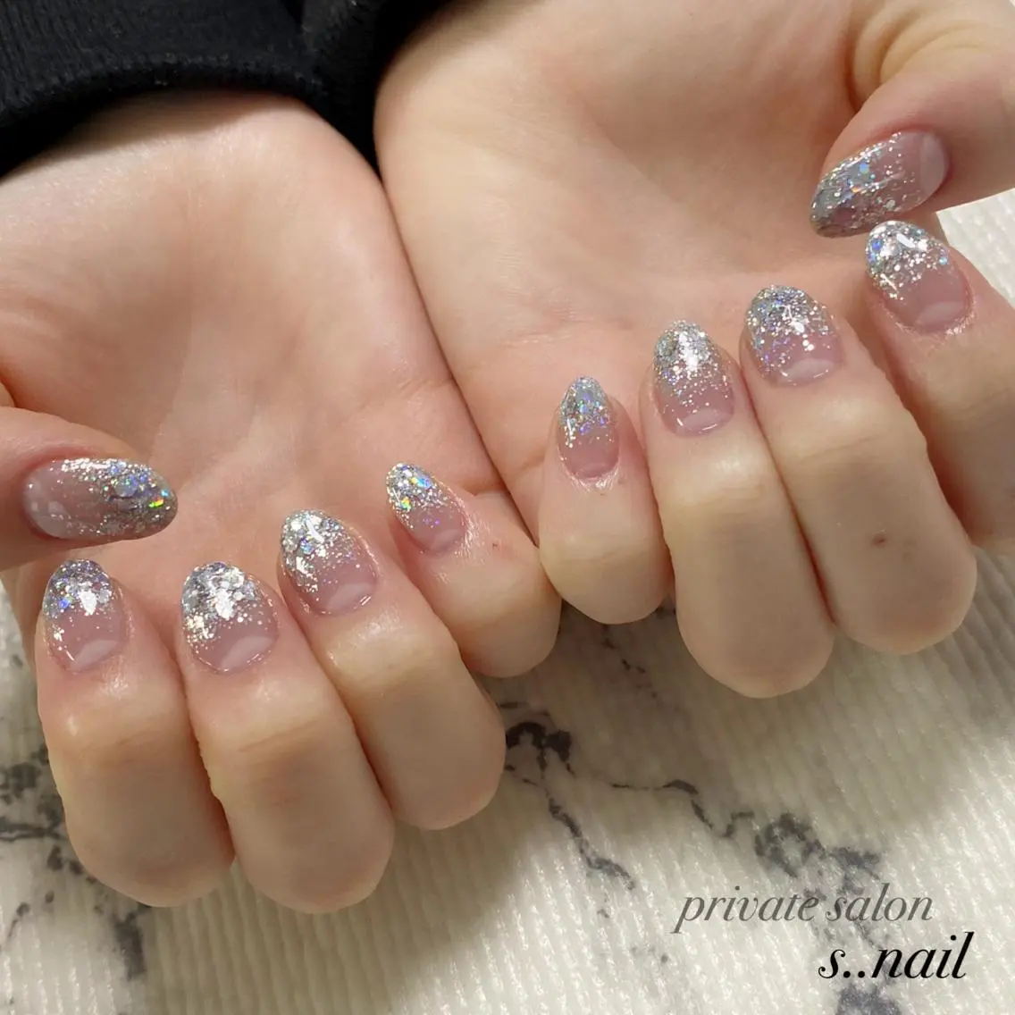 ネイル オーロラネイル グラデーション キラキラネイル ラメ(グリッター) ラメグラデーション ハンドネイル フットネイル s..nail / MORITAのネイルデザイン