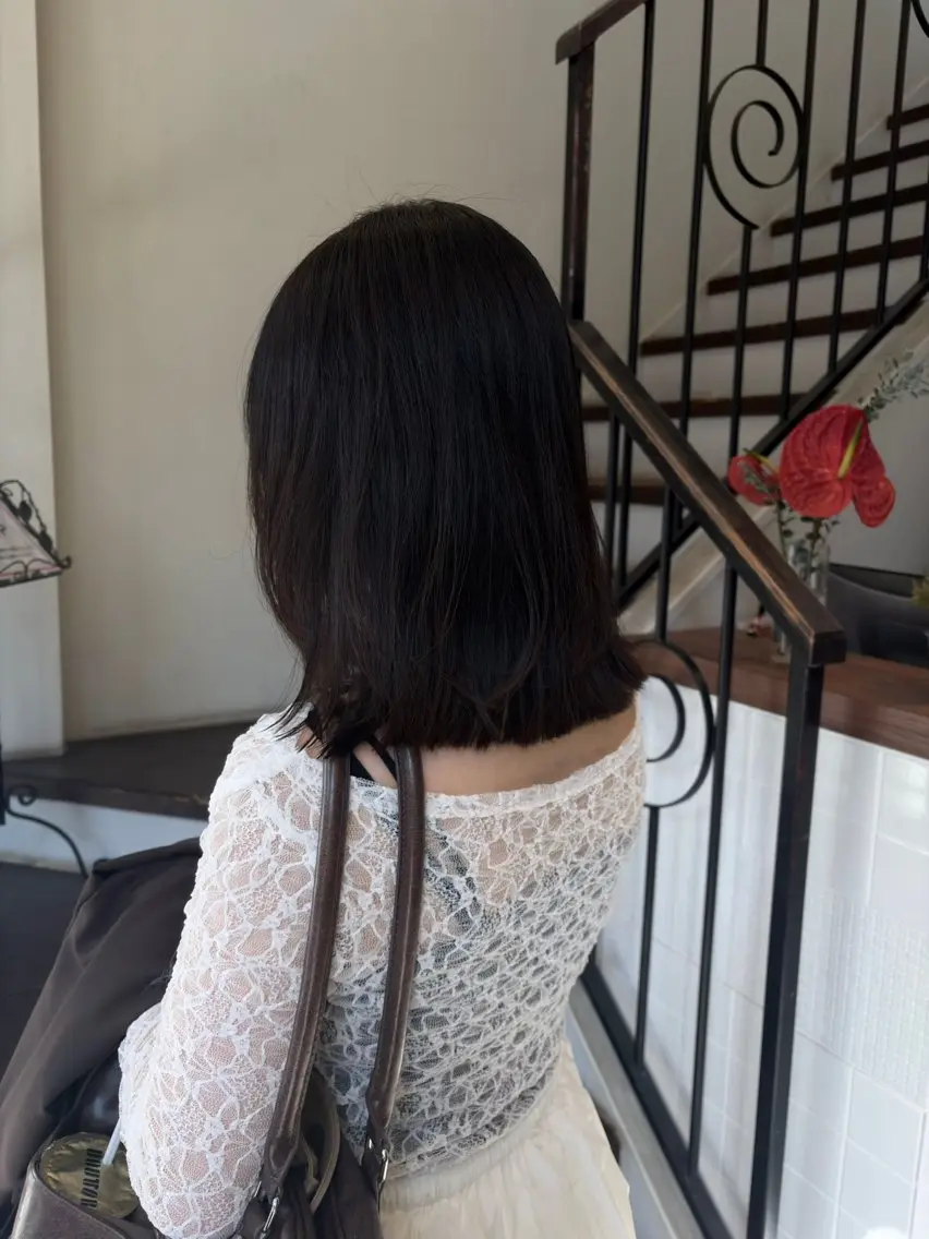 ミディアム 本木 彩音のヘアスタイル