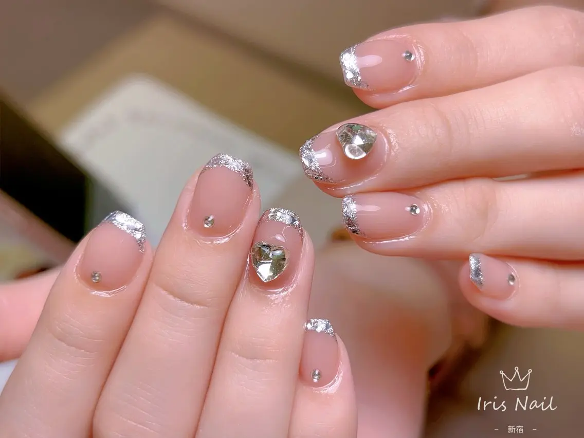 ネイル フレンチネイル ジェルネイル グラデーション 韓国ネイル マグネットネイル ハンドネイル 【長さ出し】 IRIS NAILのネイルデザイン
