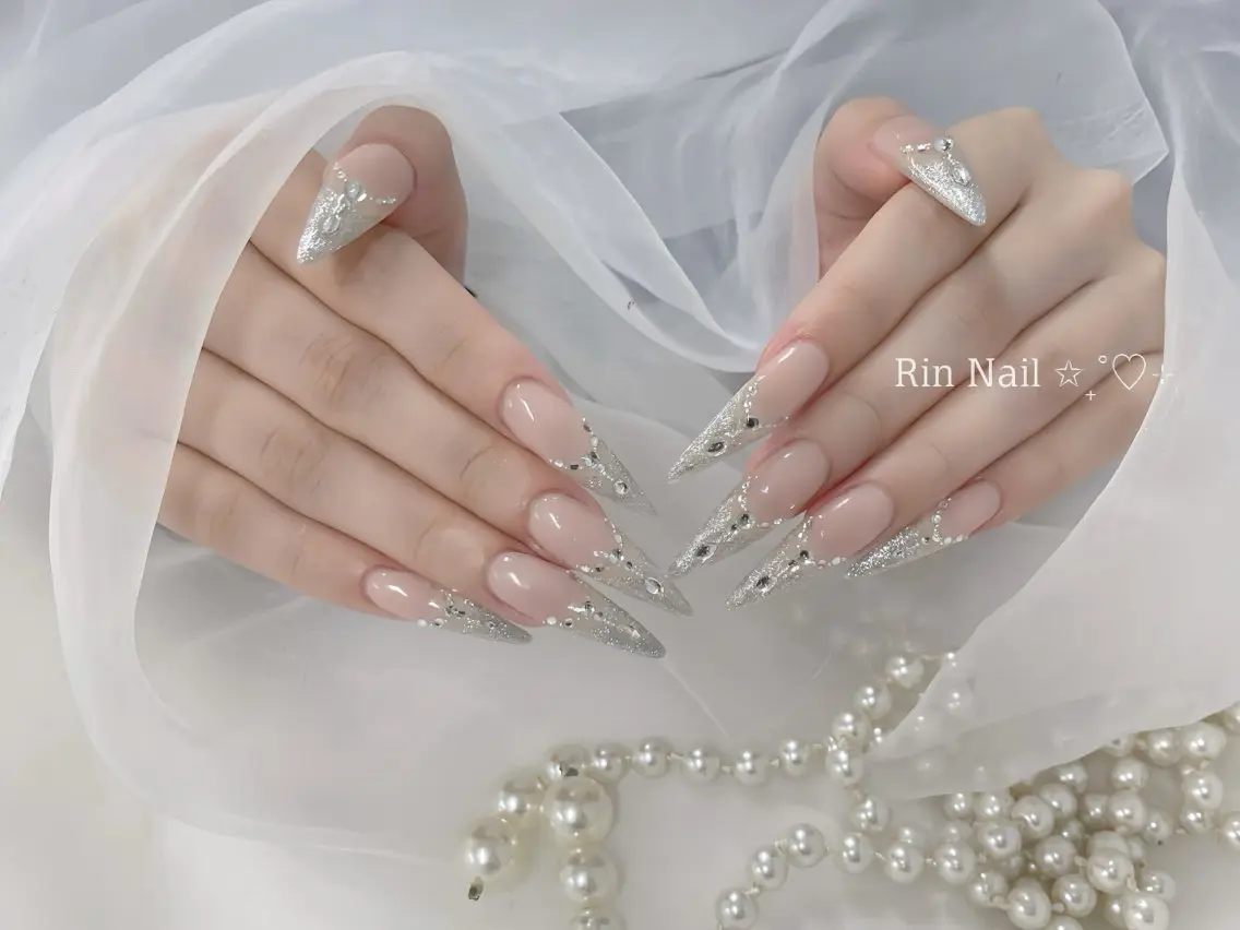 ネイル アートネイル チークネイル ジェルネイル ロングネイル マグネットネイル ハンドネイル Rin Nail 新大久保店のネイルデザイン