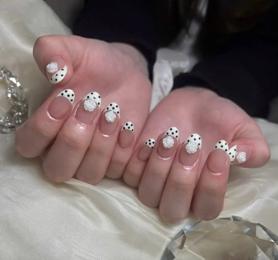 ネイル フラッシュネイル フレンチネイル グラデーション キラキラネイル 韓国ネイル ハンドネイル moon nailsのネイルデザイン