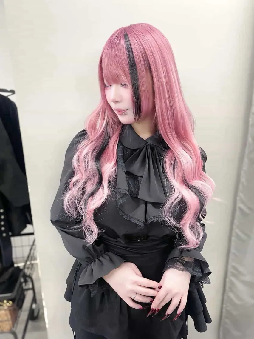 ロング カラー ヘアカラー エクステ 紺エクステ デザインカラーのヘアスタイル