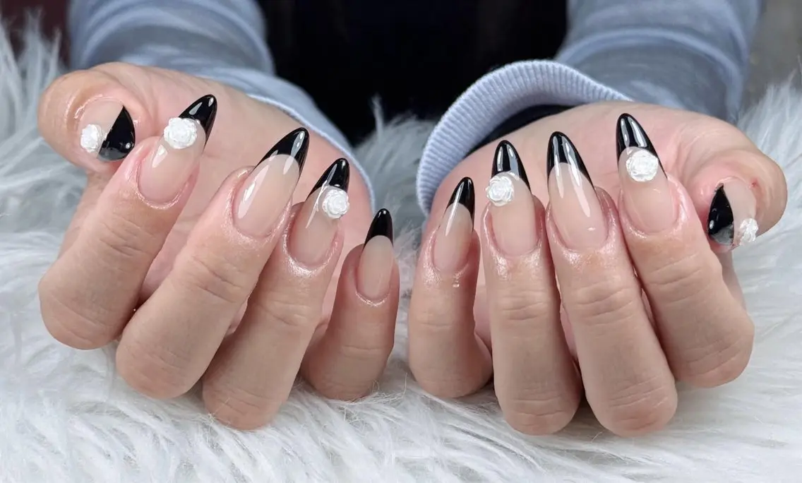 ネイル アートネイル ボルドー フレンチネイル ジェルネイル 氷ネイル・うるうるネイル ハンドネイル Yuki Nailsalonのネイルデザイン