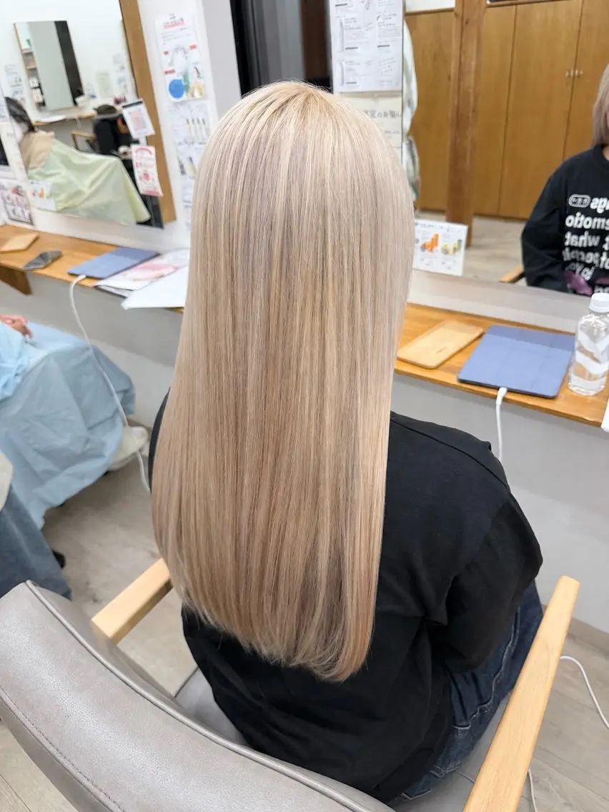 ロング 縮毛矯正 ヘアカラー トリートメント ちほ/顔周りレイヤー /ベージュカラーのヘアスタイル