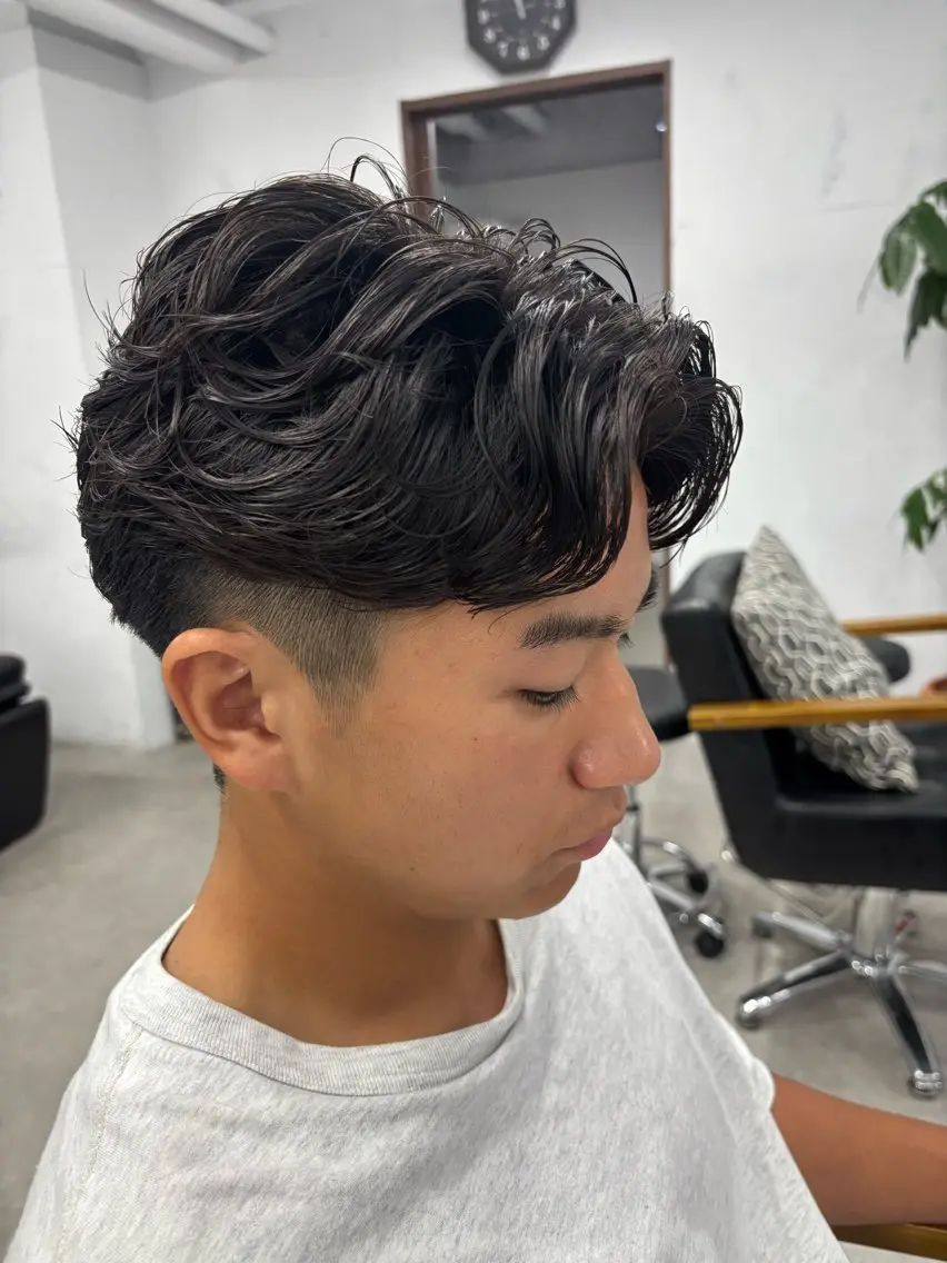 パーマ メンズ センターパート フェザーパーマ メンズパーマ ニュアンスパーマ カット パーマ mihoko/ ニュアンスパーマのヘアスタイル