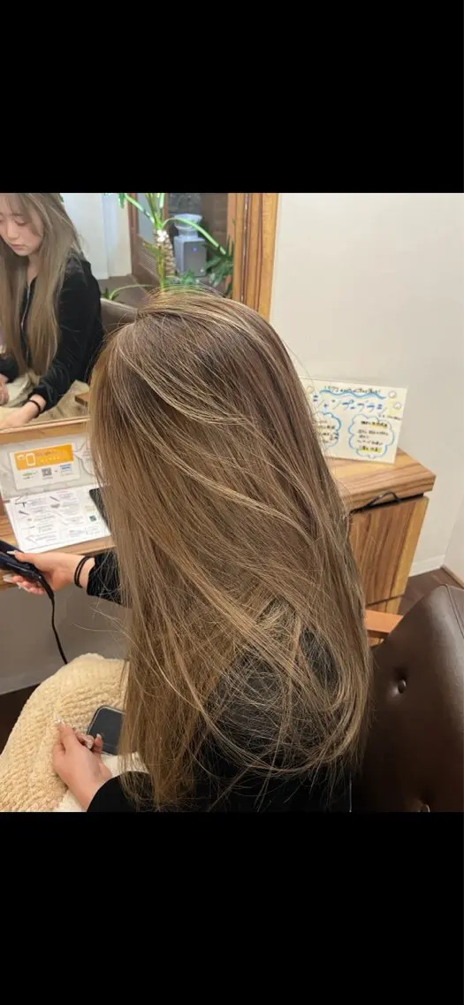 ロング ヘアカラー 廣瀬 京花のヘアスタイル
