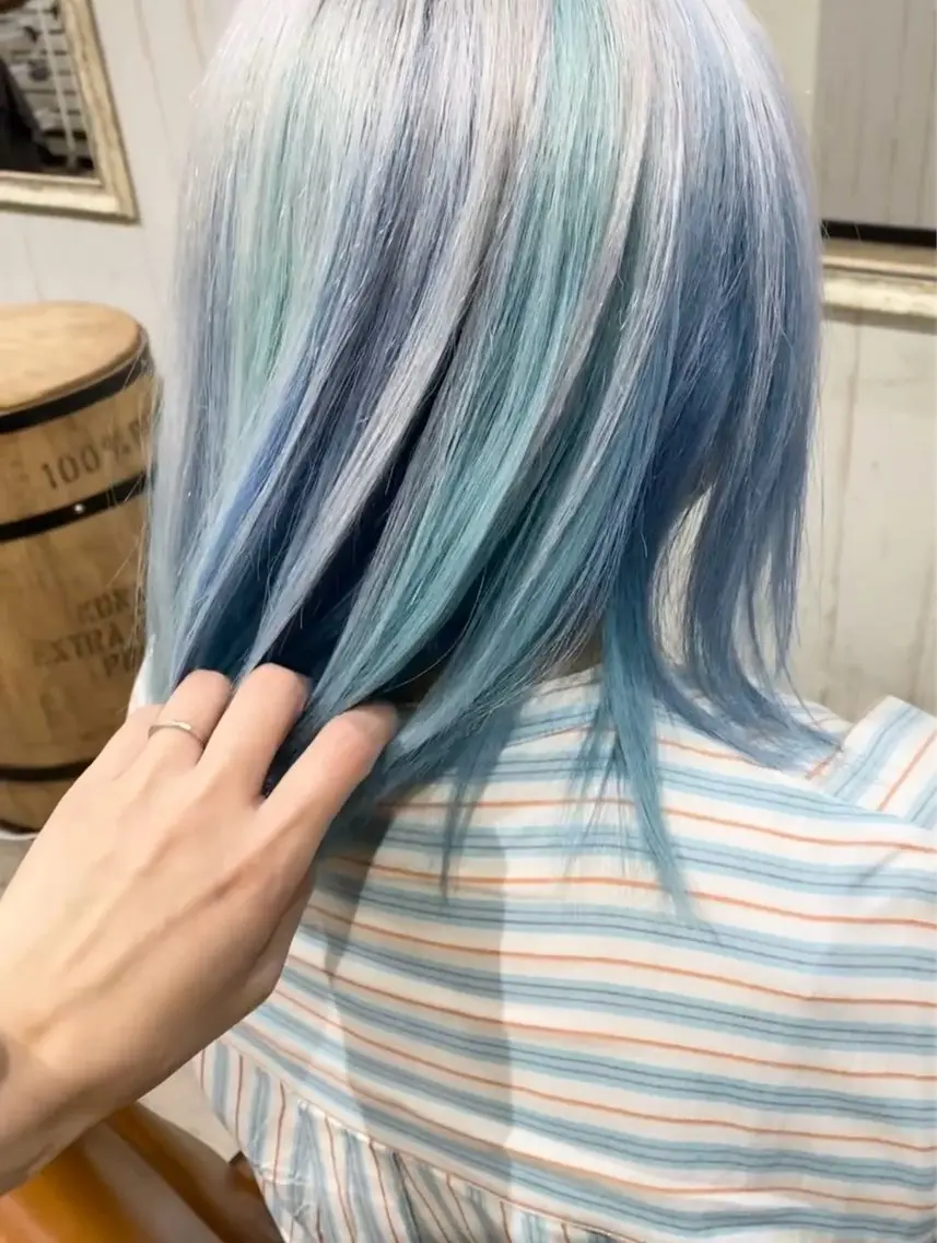 ミディアム カラー アクアカラー ブリーチ ブルーカラー デザインカラー ヘアカラー ハイトーン💫 エクステ💫maiのヘアスタイル