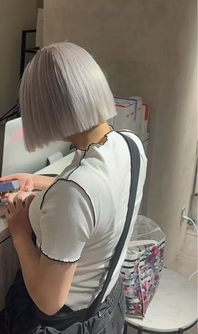ミディアム カラー ボブ ヘアカラー 🇰🇷ハイトーン× 韓国レイヤー레이어드のヘアスタイル