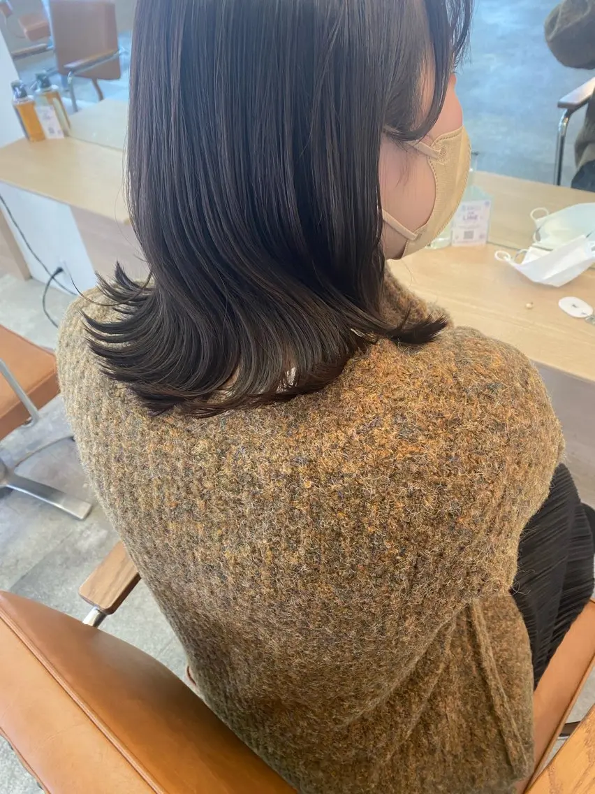 ミディアム ヘアーロウル ニコラのヘアスタイル