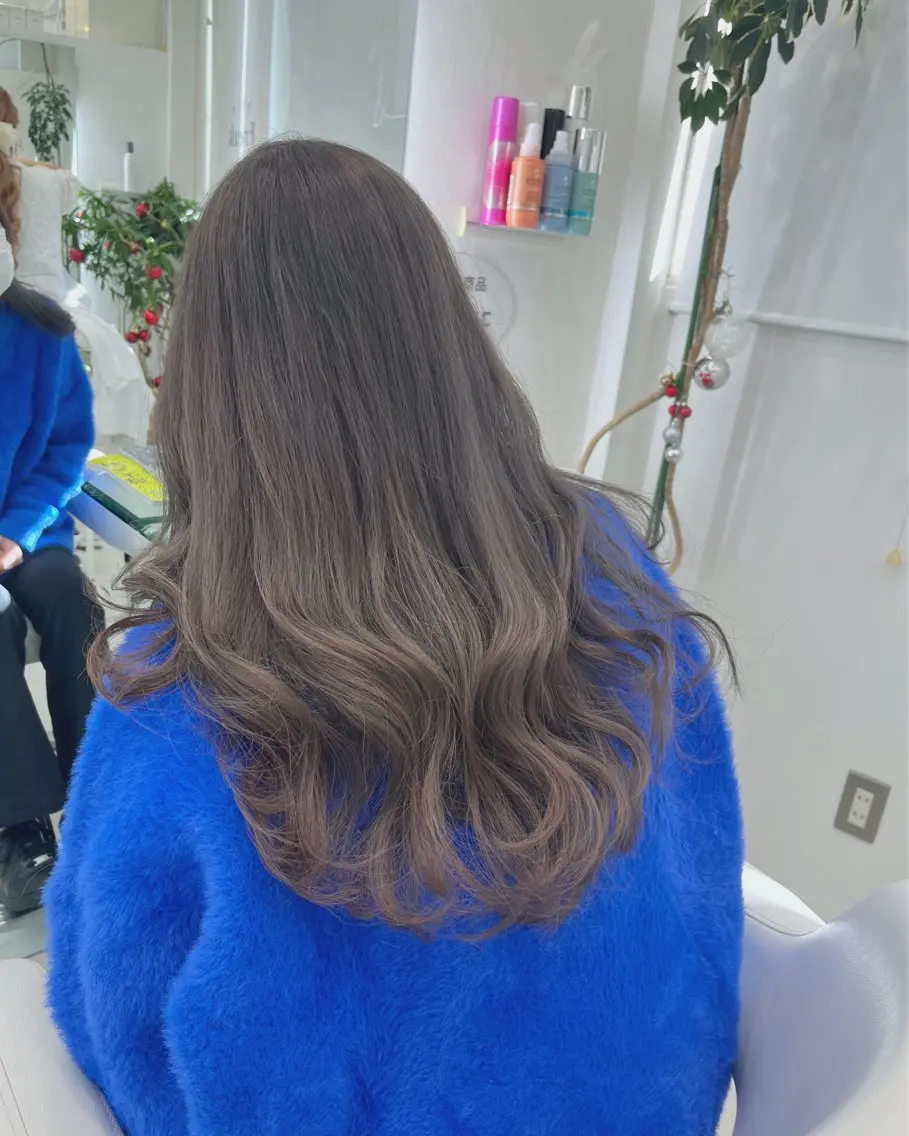 ロング カラー ブリーチ グレージュ ヘアカラー トリートメント 山森 大地のヘアスタイル