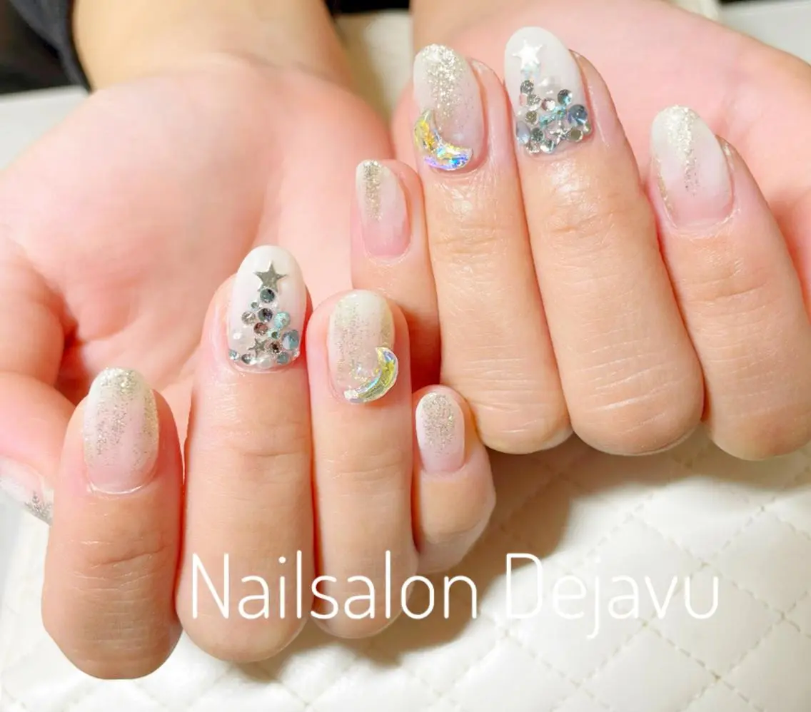 ネイル アートネイル ストーンネイル 冬ネイル クリスマス ハンドネイル Nail salon Dejavu 🌿のネイルデザイン