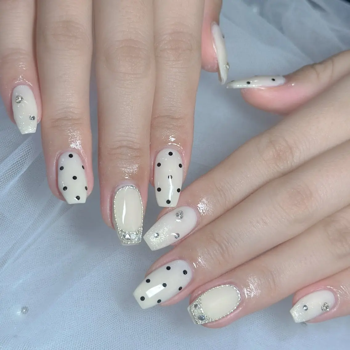 ネイル ハンドネイル フットネイル LAVISH nanamiのネイルデザイン