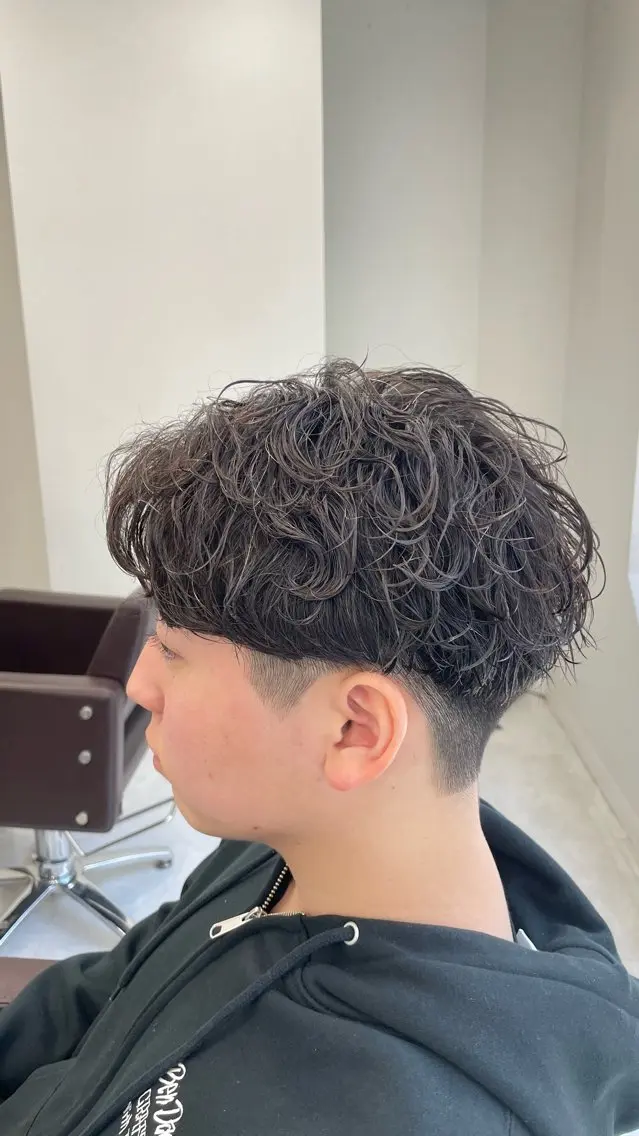 ミディアム パーマ メンズ カット パーマ メンズ特化AMITY SHINGOのヘアスタイル
