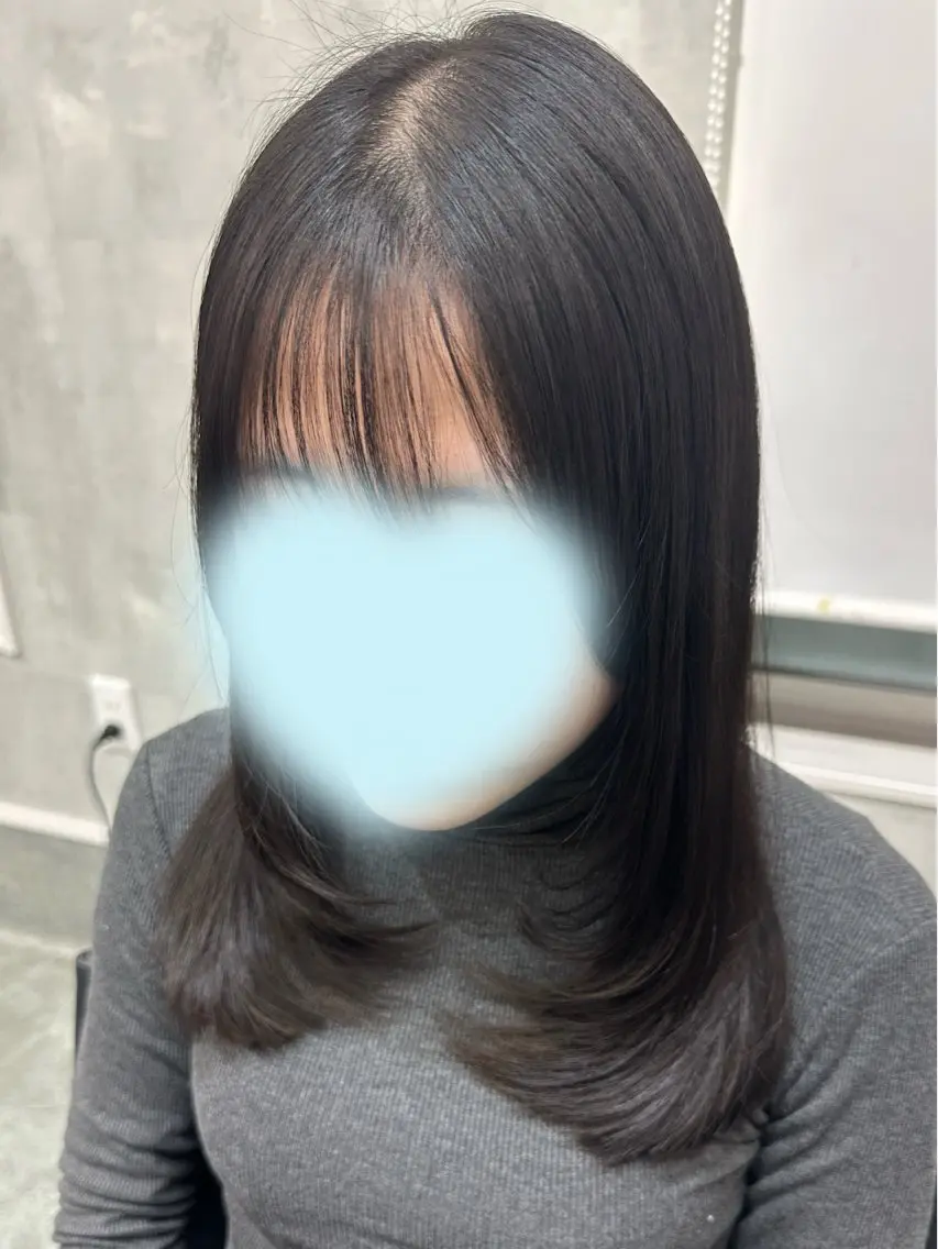セミロング 顔まわりレイヤー レイヤーカット カット ヘアカラー トリートメント 鈴木 菜々映のヘアスタイル