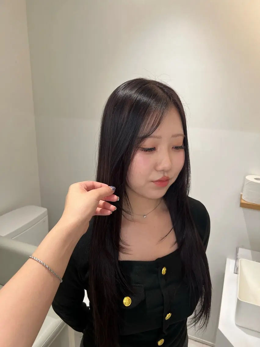 ロング カラー ヘアカラー トリートメント うるぷるカラー 🤍 Naanoのヘアスタイル