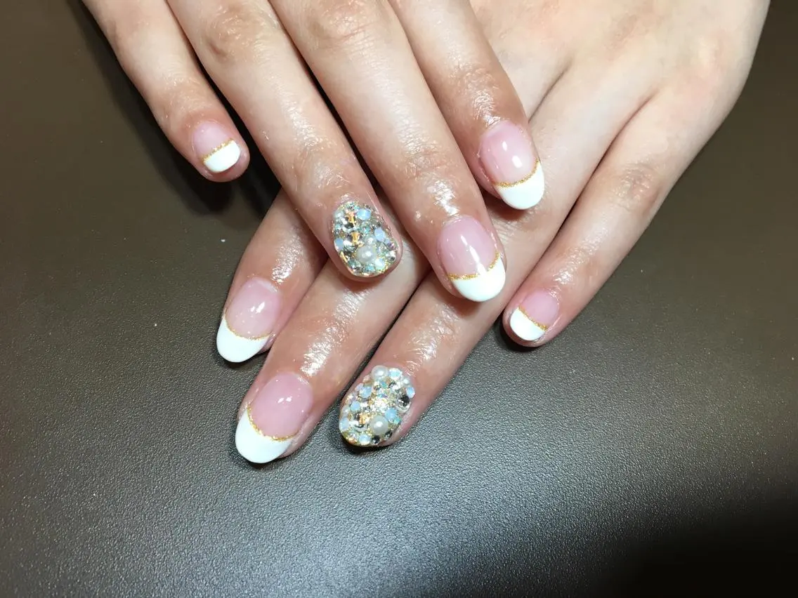 ネイル フレンチネイル ストーンネイル nailartist lisaのネイルデザイン
