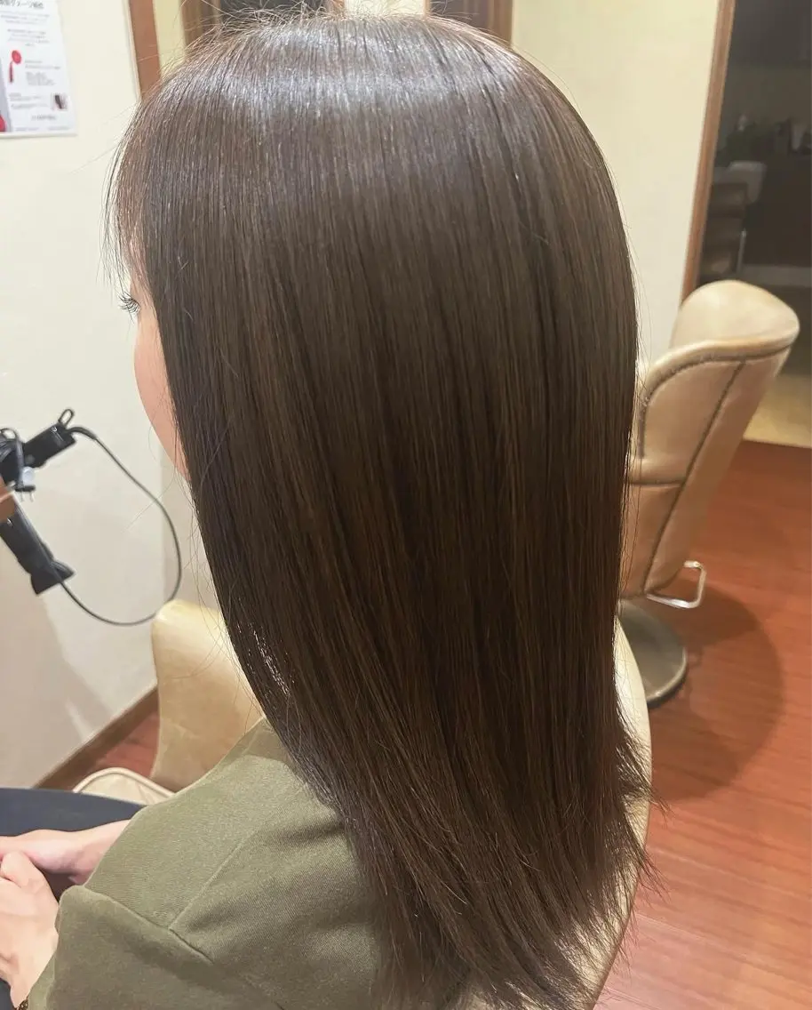 セミロング カラー デザインカラー ハイライトカラー ハイトーンカラー ハイライト terra🌈大久保 睦美のヘアスタイル