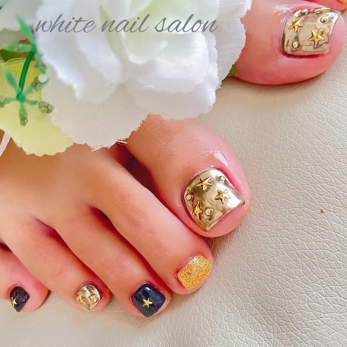 ネイル フットネイル ジェルネイル ハードジェル ラメ(グリッター) 持ち込み フットネイル white nail salonのネイルデザイン