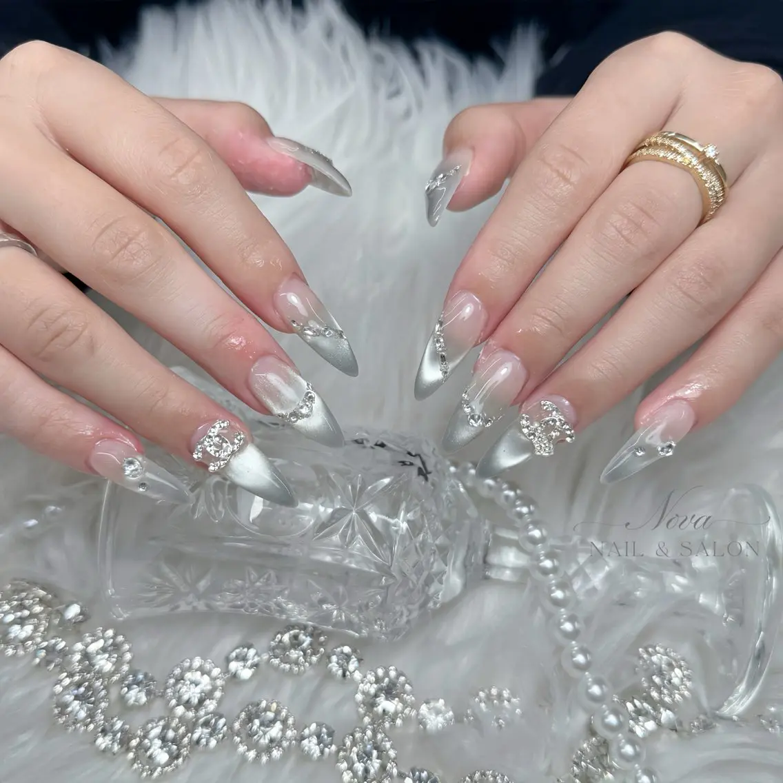 ネイル 長さ出し フレンチネイル ジェルネイル ガーリー キラキラネイル ハンドネイル Nova Nail Salonのネイルデザイン