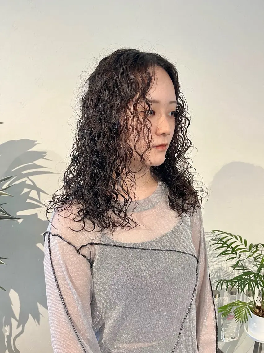 ミディアム パーマ ミディアムパーマ スパイラルパーマ カット パーマ トリートメント 桃果 momokaのヘアスタイル