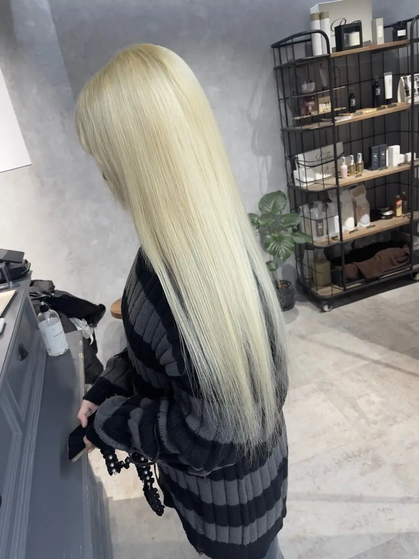 ロング カラー ブリーチ カット ヘアカラー 福西 洋斗のヘアスタイル