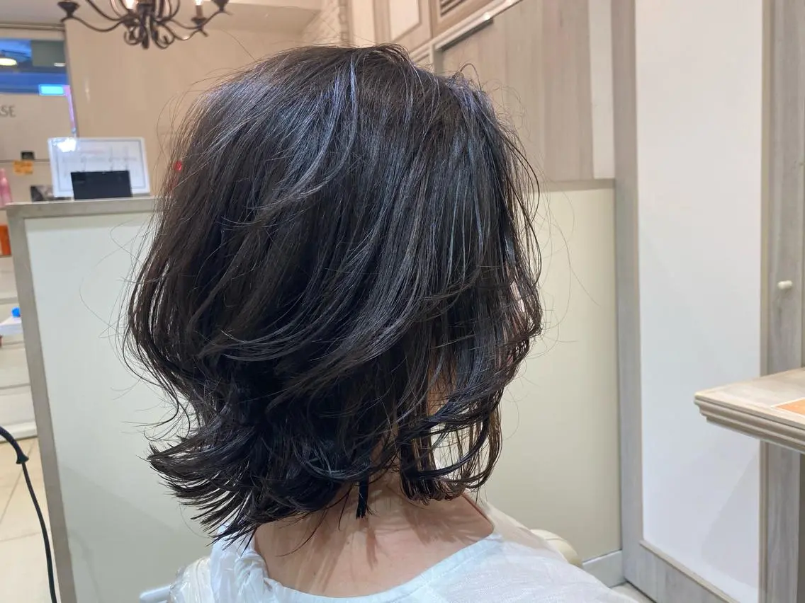 ミディアム カラー 似合う髪型見つけます AYAKAのヘアスタイル