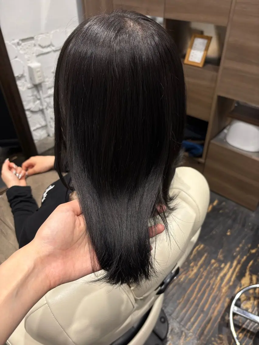 ミディアム カラー 黒髪 透明感カラー グレーブラック カット ヘアカラー こと/都島 /ARCOIRISのヘアスタイル