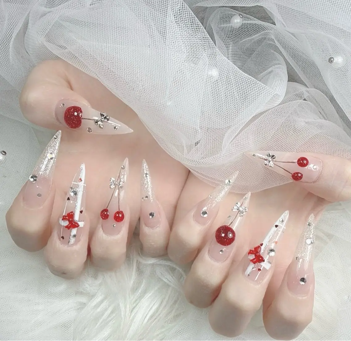 ネイル アートネイル オーロラネイル ボルドー チークネイル フレンチネイル ハンドネイル Sakura Nail Salonのネイルデザイン