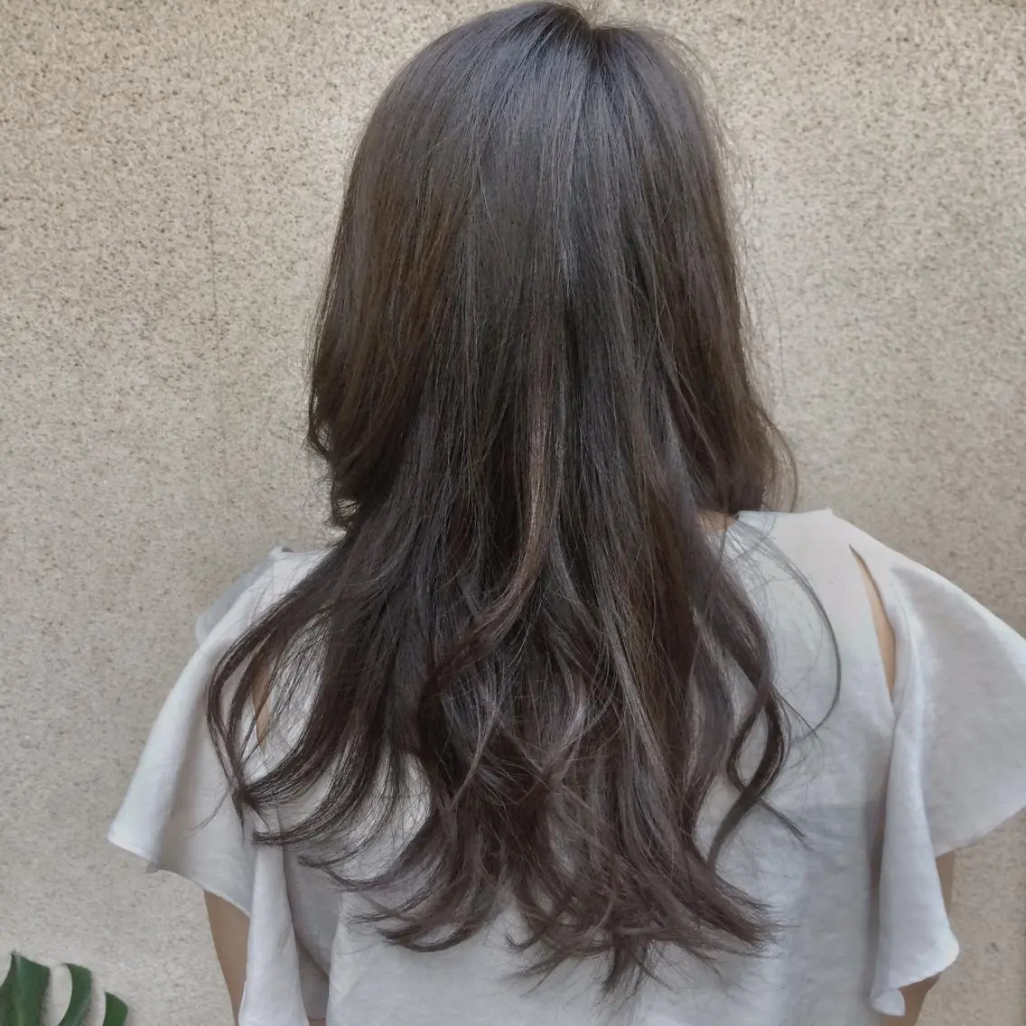 セミロング カラー アッシュ ブルーカラー ブルージュ 透明感カラー vato バトのヘアスタイル