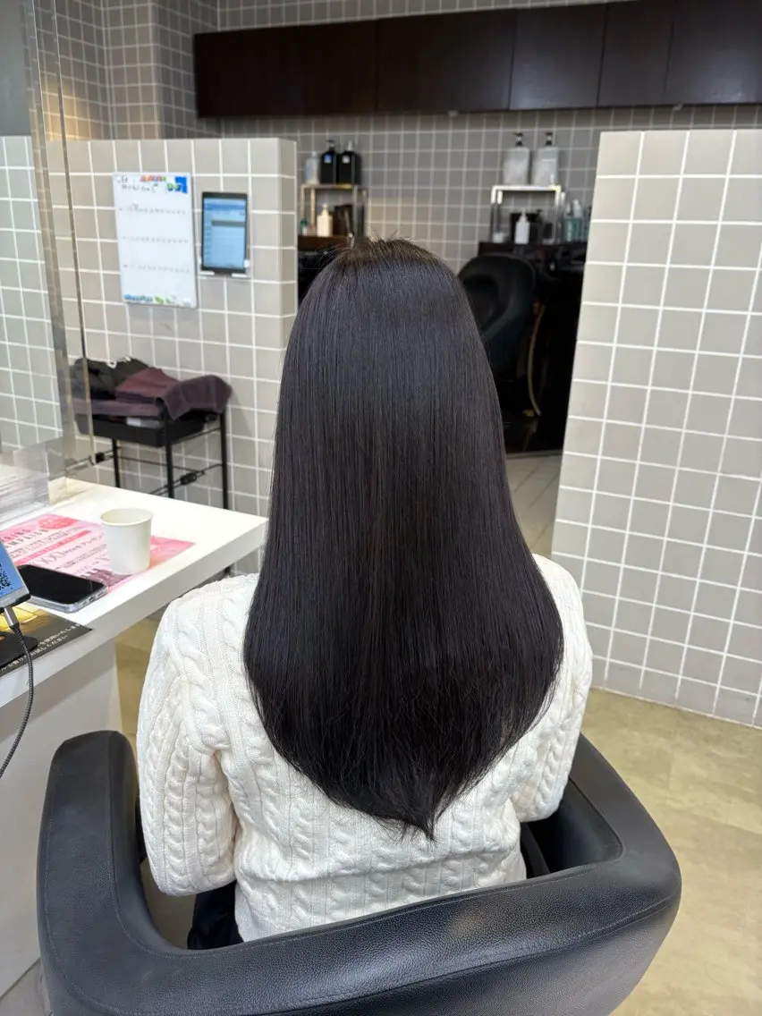 ロング 寒色/ベージュヘア ブリーチありMiOのヘアスタイル