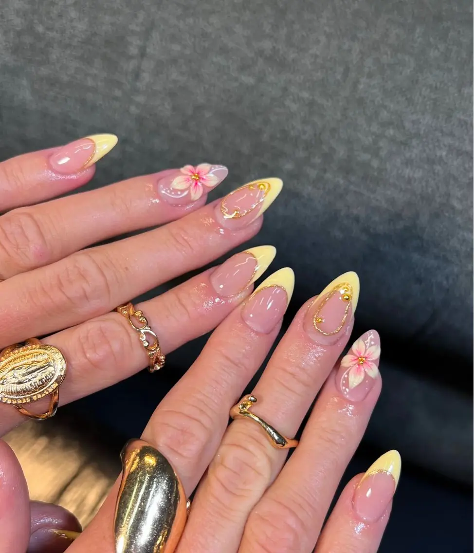 ネイル フレンチネイル ジェルネイル マグネットネイル 持ち込み ニュアンスネイル ハンドネイル Nami nailのネイルデザイン
