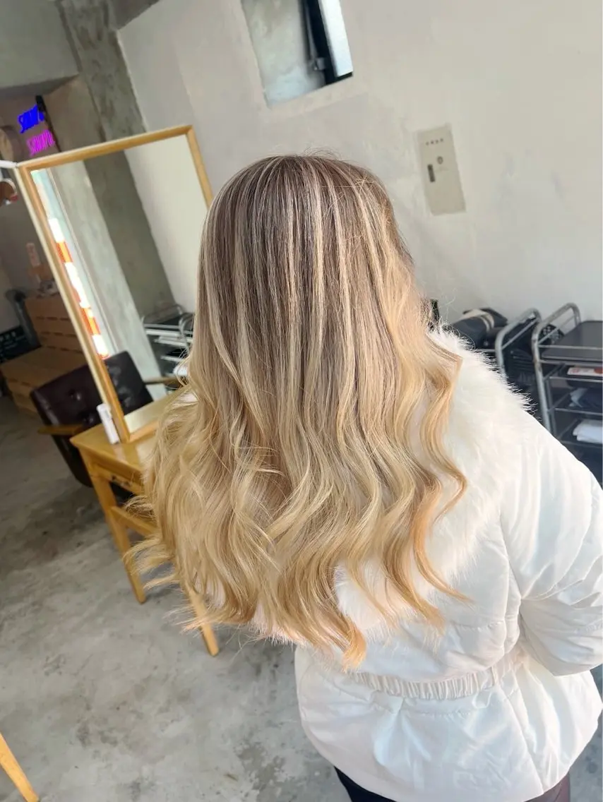ロング カラー バレイヤージュ ベージュカラー ホワイトベージュ レイヤーカット ヘアカラー トリートメント 指名数No.1 /NAOYAのヘアスタイル