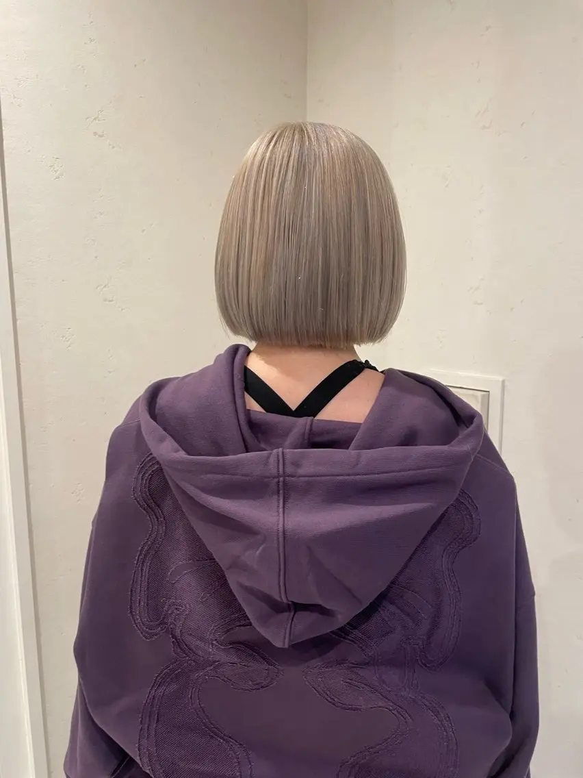 ショート カラー ブリーチ ブロンド ホワイトブロンド ヘアカラー 渋谷 留菜のヘアスタイル