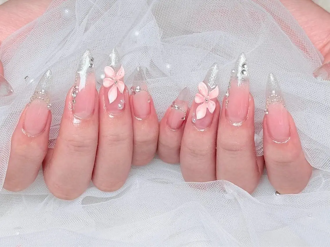ネイル チークネイル ドット フレンチネイル グラデーション ハート ハンドネイル ハンドケア Eli Muse 新宿ネイルのネイルデザイン