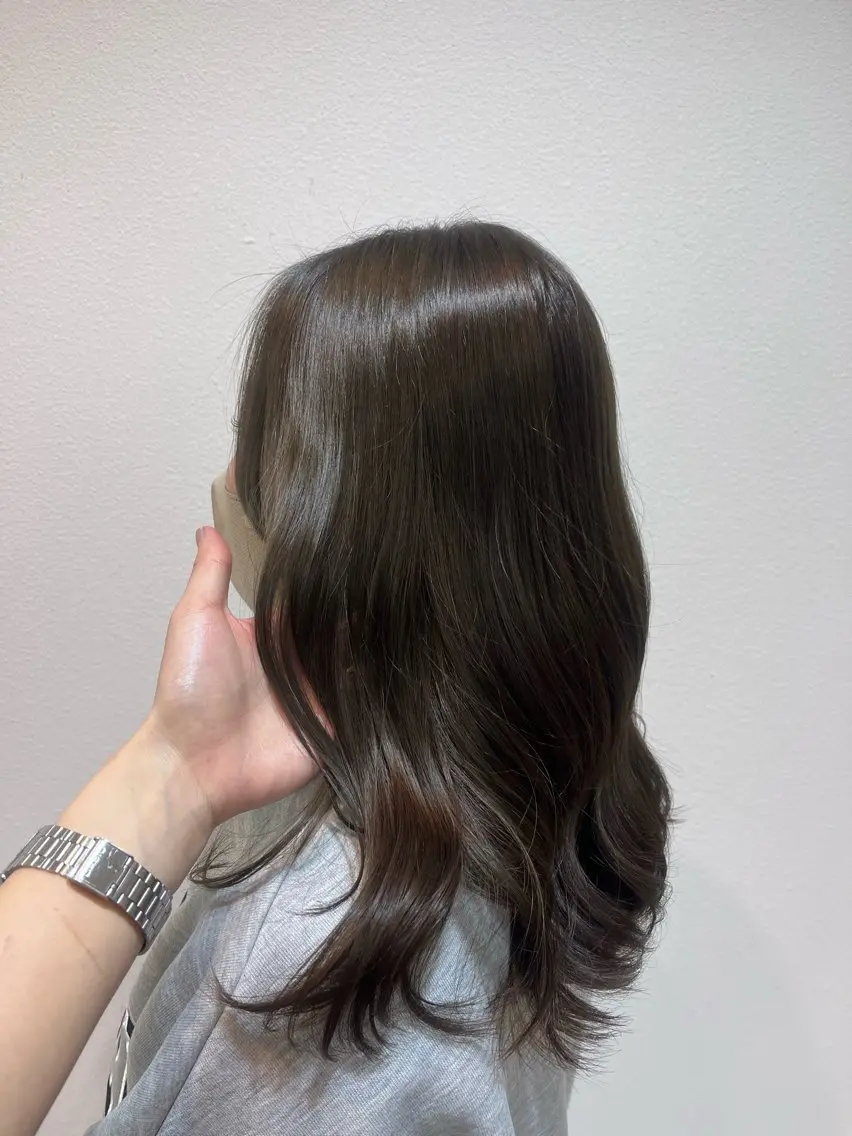 カラー NEIRO/ベージュ /グレージュのヘアスタイル