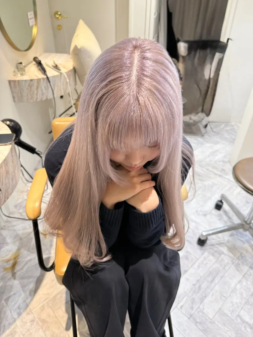 ロング カラー ミルクティー× グレージュMOMOのヘアスタイル