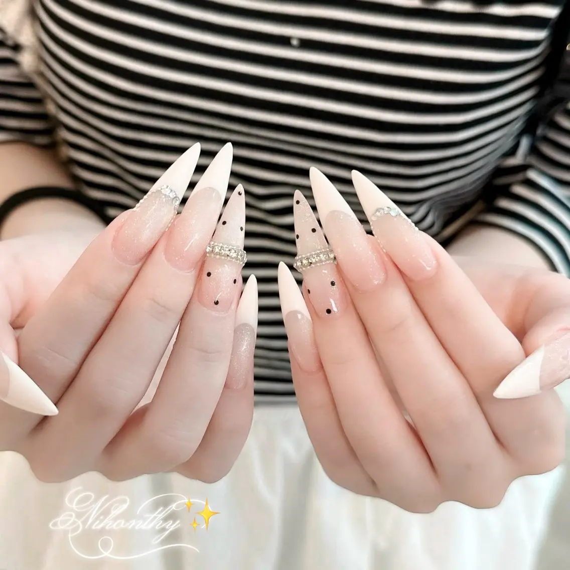 ネイル チークネイル ドット フットネイル フレンチネイル グラデーション ハンドネイル ハンドケア Nihonthy Nail 新宿のネイルデザイン