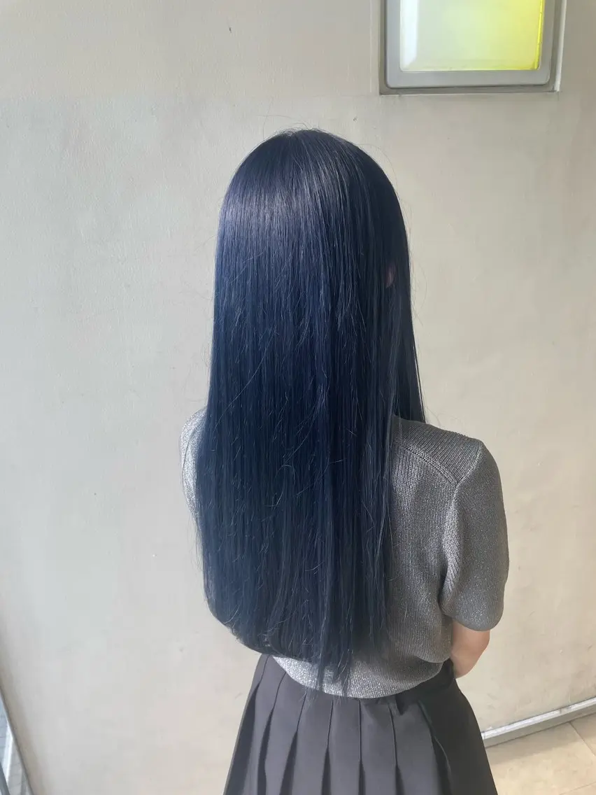 カラー ブリーチ ブルーカラー ネイビーカラー 中村 碧のヘアスタイル