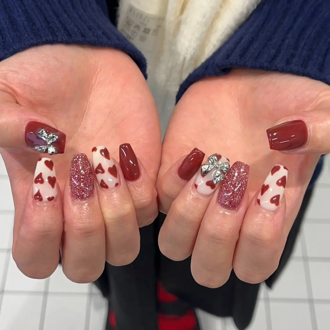 ネイル ボルドー ロングネイル 冬ネイル クリスマス ハンドネイル 横浜Nailist 𝜗𝜚春菜のネイルデザイン