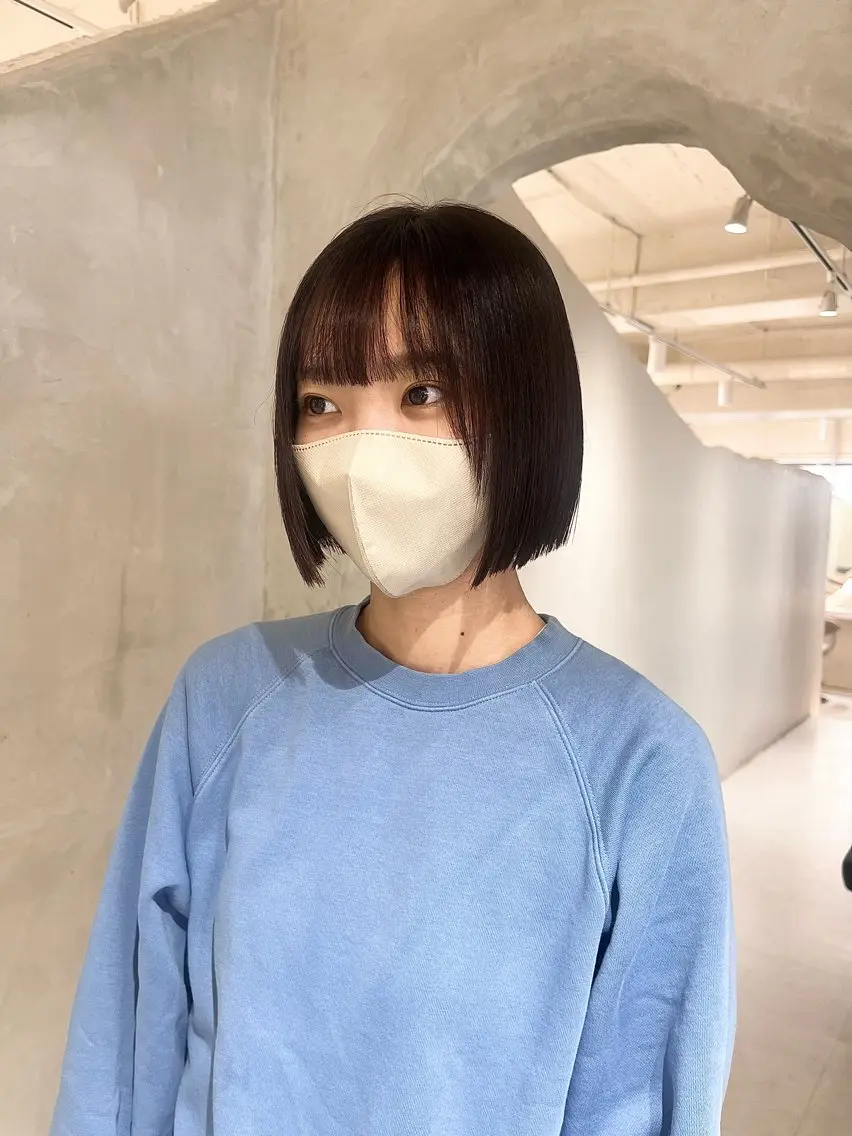 ミディアム 切りっぱなしボブ/ 艶カラー/綾莉のヘアスタイル