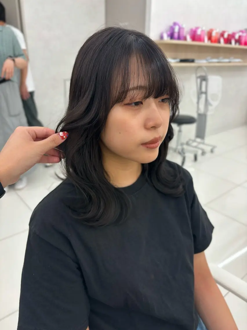 セミロング カット ヘアカラー 韓国透明感カラー🌀 yuukiのヘアスタイル
