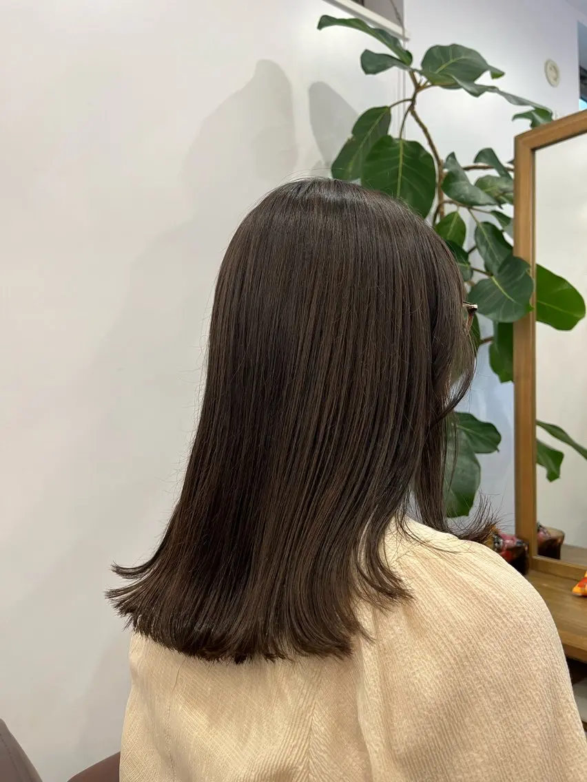 ミディアム カット ヘアカラー 吉田 詩穂のヘアスタイル