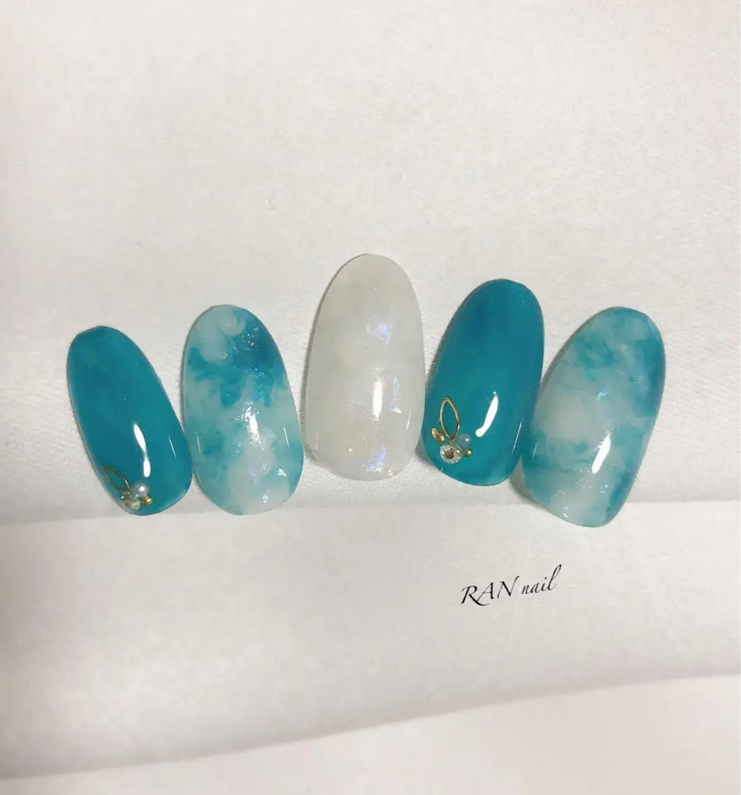 ネイル ブルー フットネイル 氷ネイル・うるうるネイル キラキラネイル オフィスネイル ハンドネイル フットネイル RAN nailのネイルデザイン