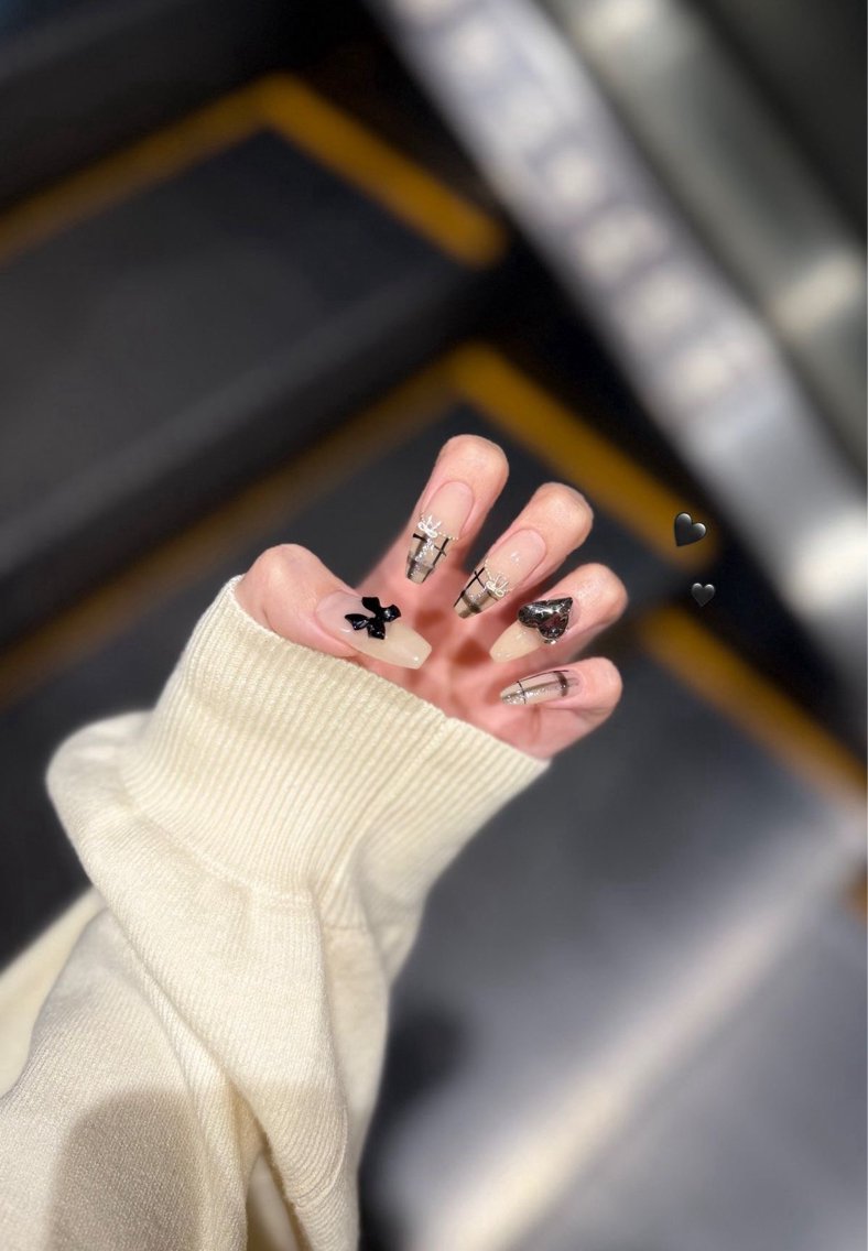 ネイル アートネイル フレンチネイル ジェルネイル キラキラネイル 韓国ネイル ハンドネイル ICE Nailsのネイルデザイン