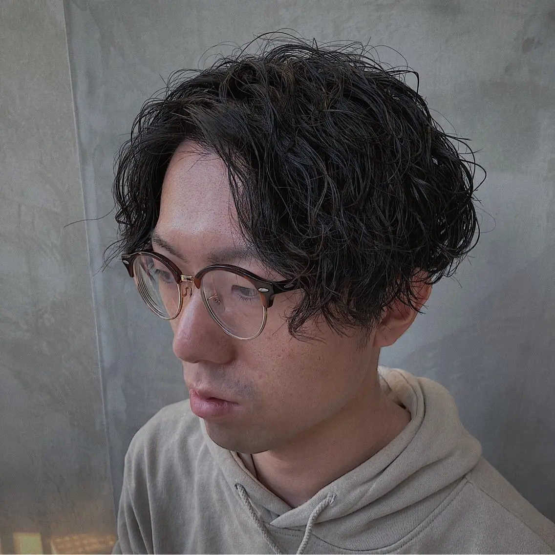ミディアム パーマ メンズ センターパート 波巻きスパイラルパー マ/シャドウパーマ駿のヘアスタイル
