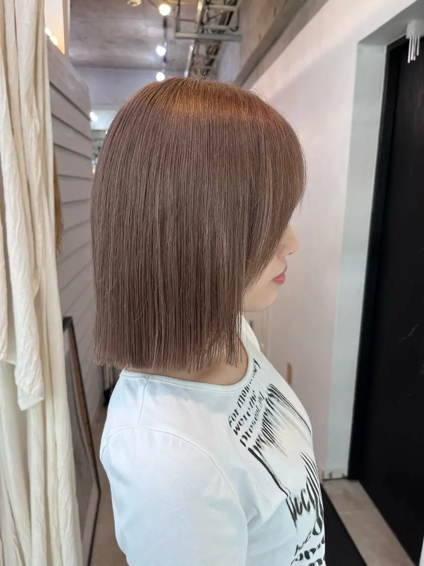 ショート カラー グレージュ ミルクティーグレージュ ボブ カット ヘアカラー トリートメント ブリーチ有無Wカラー メンズパーマ大成のヘアスタイル