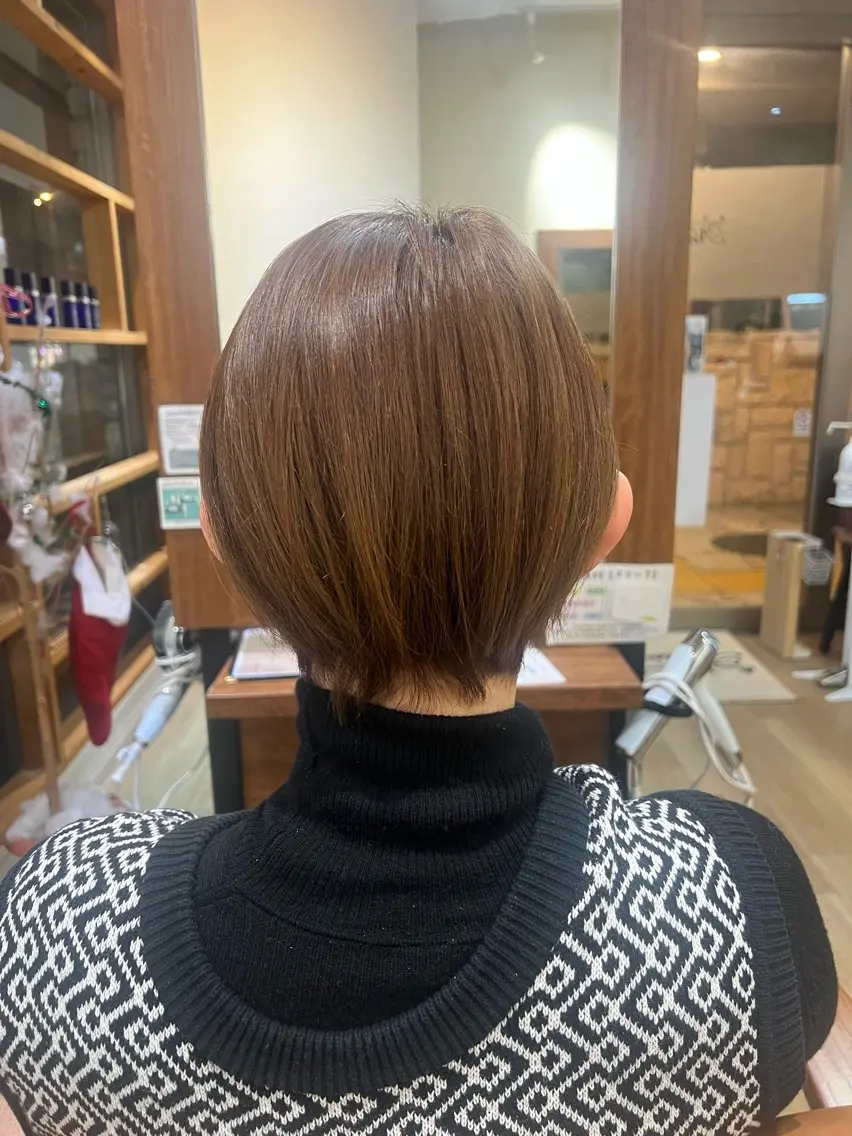 ショート moe   美髪矯正 ツヤツヤストレートのヘアスタイル